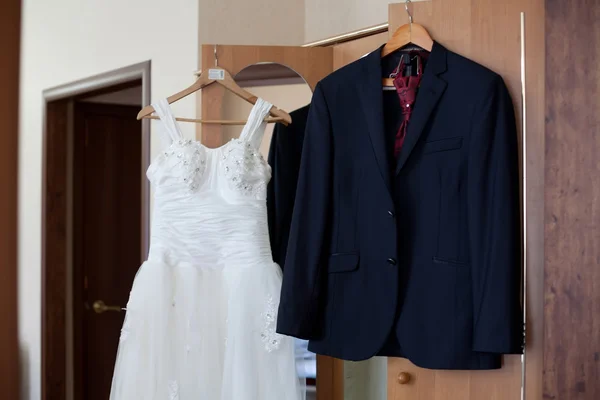 Trouwjurk de bruid en bruidegom — Stockfoto