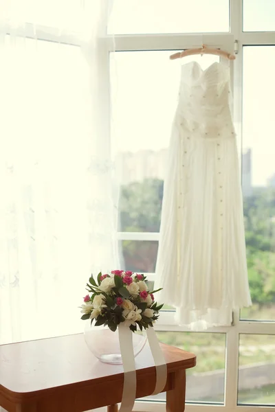 Robe de mariée mariée — Photo