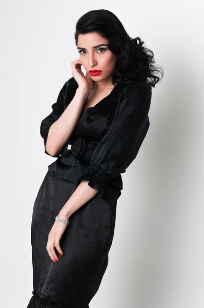 Fekete ruhás nő — Stock Fotó