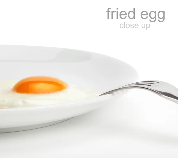 Plaka üzerinde sahanda yumurta — Stok fotoğraf