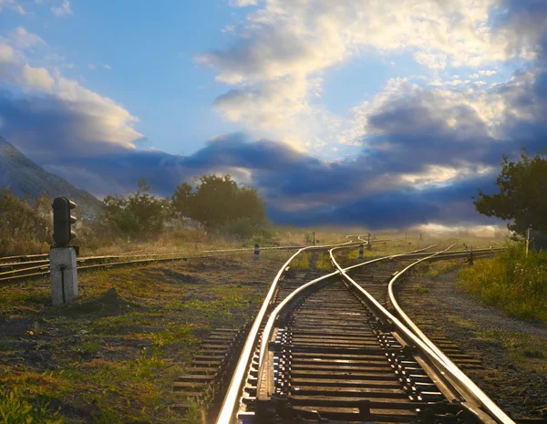 Paisagem com trilhos ferroviários — Fotografia de Stock