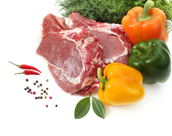 Rohes Fleisch mit Gemüse — Stockfoto