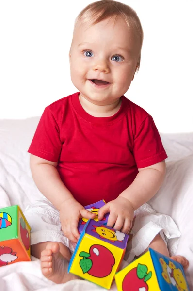 Förtjusande baby pojke med färgglada blocken — Stockfoto