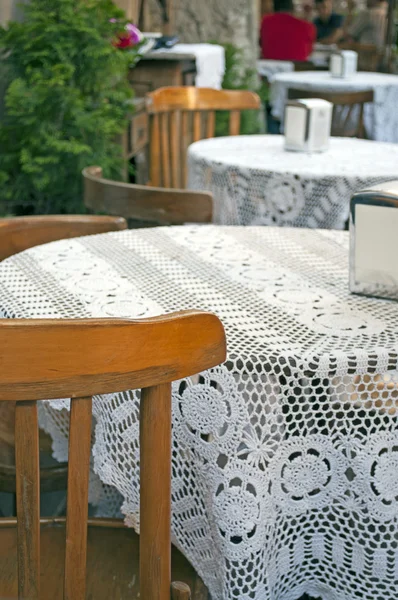 Étterem asztalok és székek régi stílus — Stock Fotó