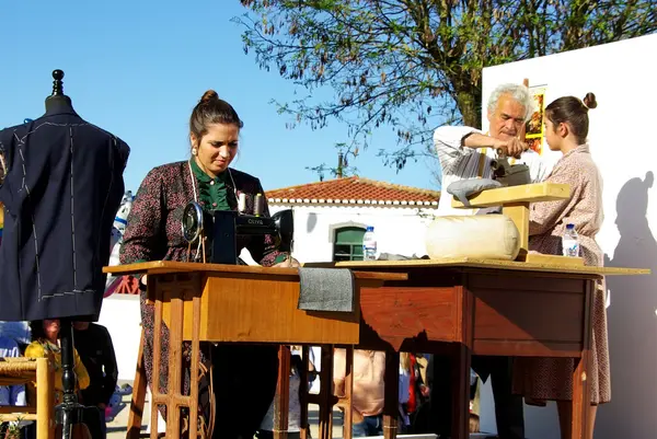 Naaister en kleermaker werken — Stockfoto