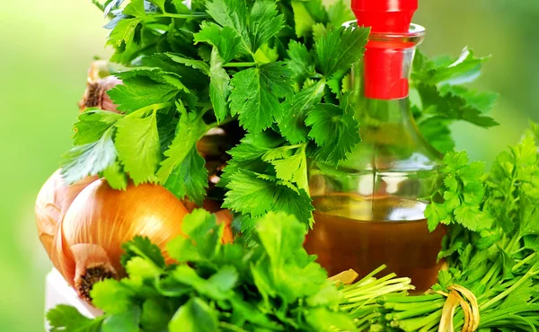 Grönsaker ingredienser och olivolja — Stockfoto