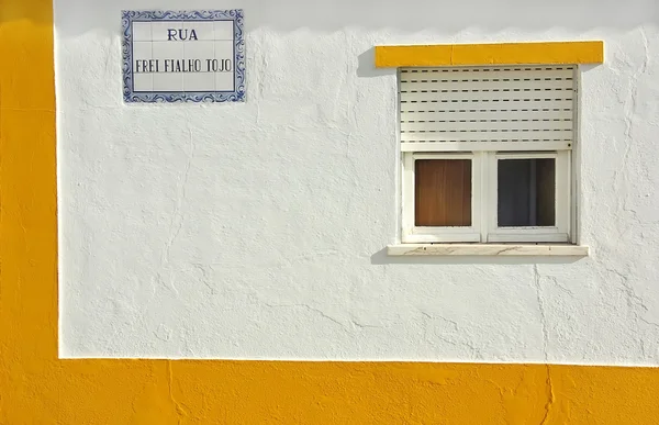 Placa de azulejo en casa portuguesa — Foto de Stock