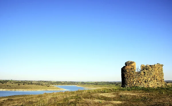 Ruïnes in alqueva lake, portugal — Stockfoto