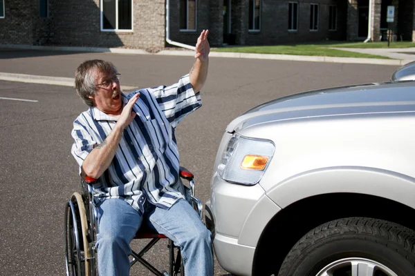 Acidente de carro em cadeira de rodas — Fotografia de Stock