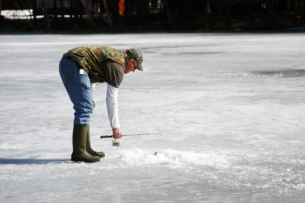 氷の漁師 — ストック写真