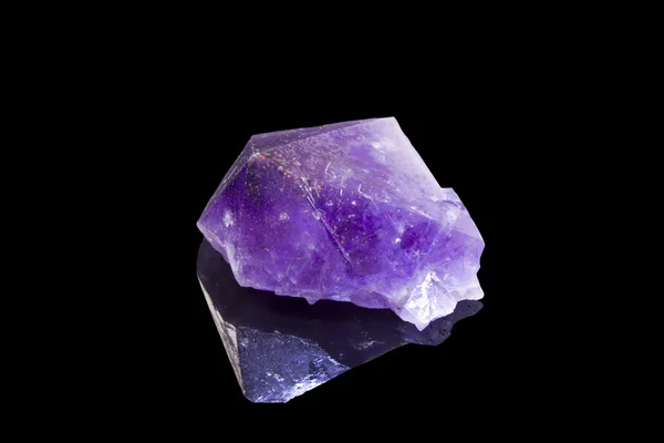 Amethyst crystal over black background — Stock Photo, Image
