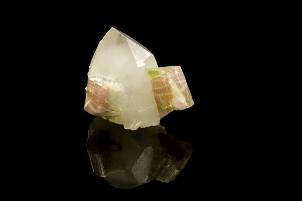 Кварцевый и турмалиновый кристалл — стоковое фото