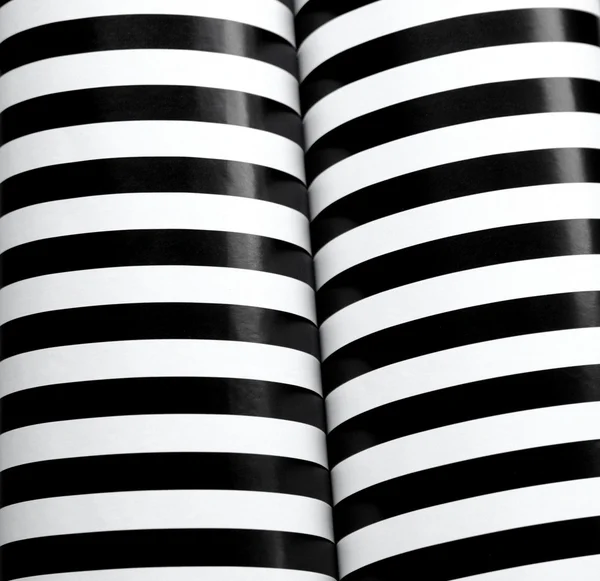 Schwarze und weiße Streifen gerollt — Stockfoto