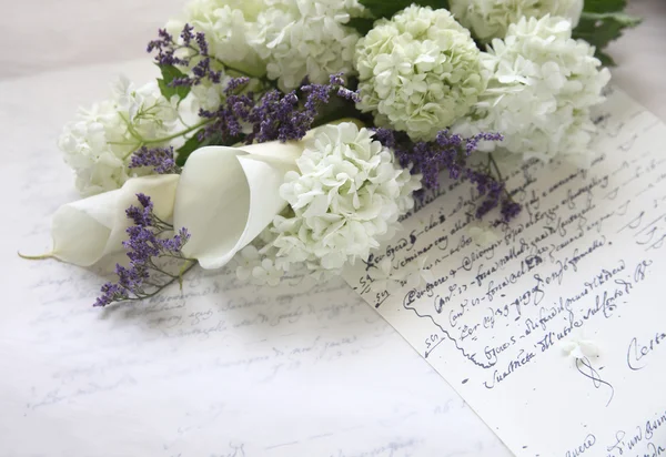 Hydrangea flower bouquet on old script — Stock Photo, Image