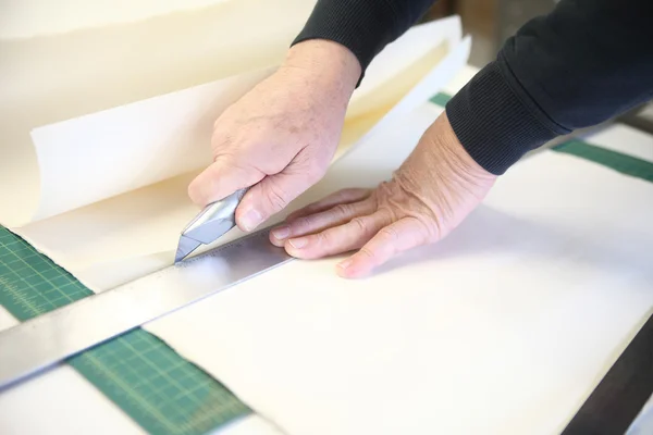 Man cutting art paper — Stock Photo, Image