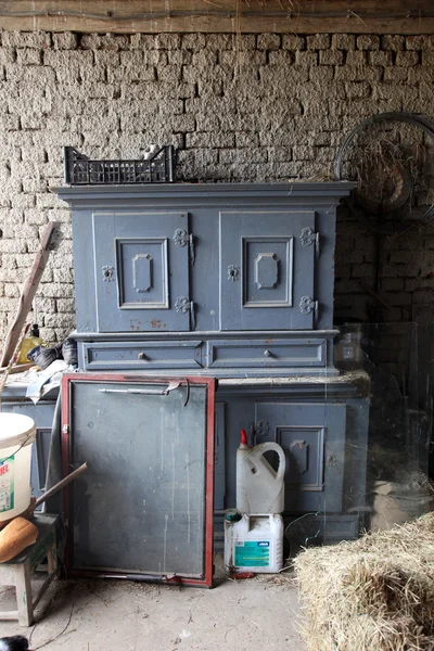Gabinete encontrado num edifício abandonado — Fotografia de Stock