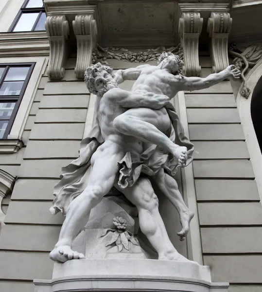 Геркулес сражается с Антеем — стоковое фото