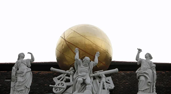 Atlas, der den Himmelsglobus stützt - hofburg, wien — Stockfoto
