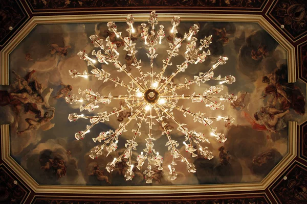 Beautiful cyrstal chandelier — Stock Photo, Image