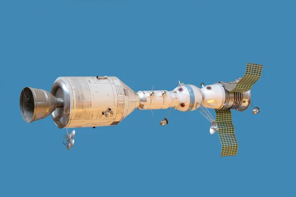 Model connected spaceships Apollo and Soyuz — Stock Photo, Image
