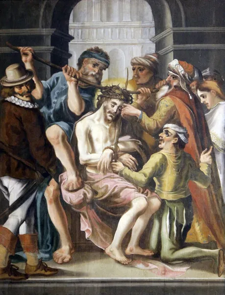 Солдати плетений терновий вінець і поклав його на голову Ісуса — стокове фото