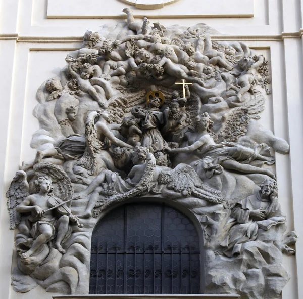 St. Francis of Assisi, Facade of St. Jacob church, Prague — Stock Photo, Image
