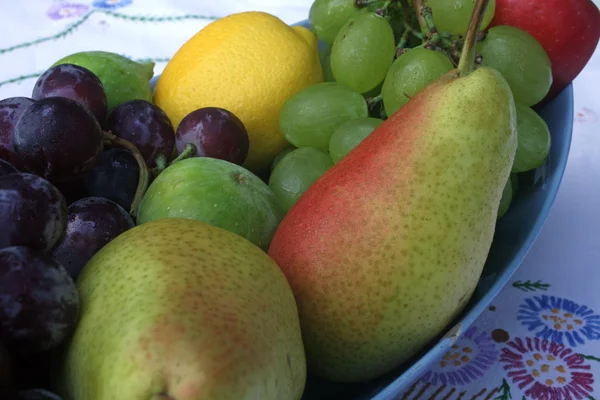 stock image A bowl of fruit