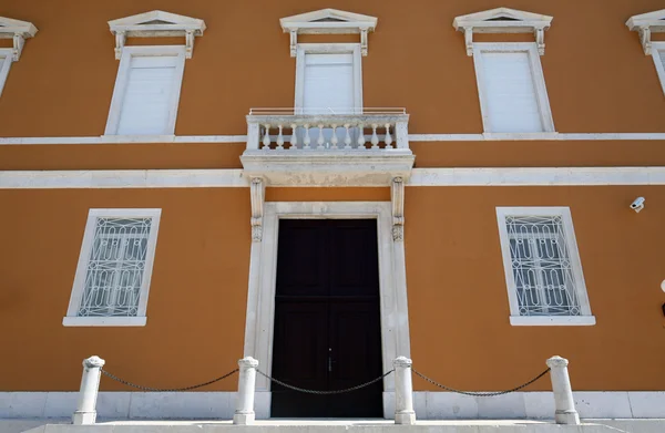 stock image Facade, wooden door and symmetrical windows. Zadar, Croatia