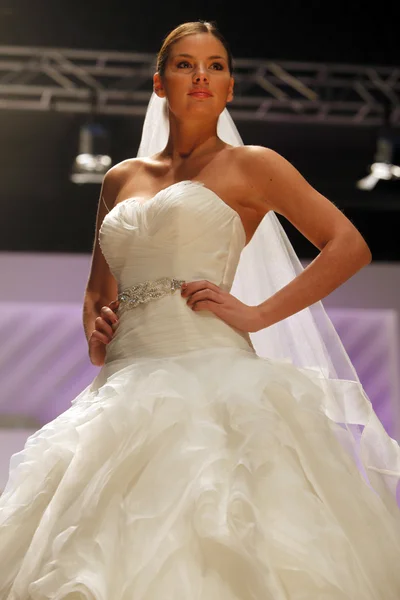 Modenschau für Brautkleider — Stockfoto
