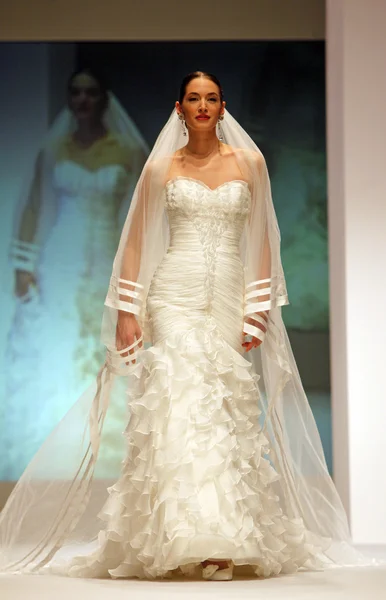 Мода на свадебные платья — стоковое фото