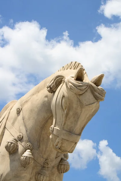 Statue de cheval de guerre en terre cuite — Photo