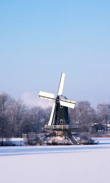 Windmill in the snow — Stock Photo, Image