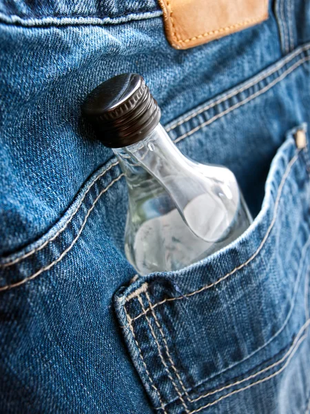 Алкоголь в кармане — стоковое фото