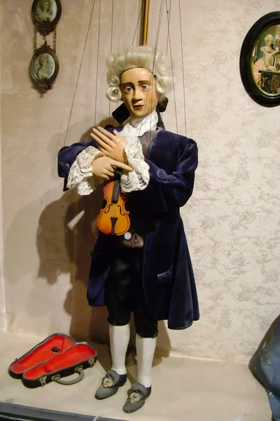 stock image Violinist puppet in violet jacket