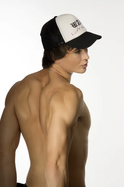 Taille nue jeune athlète avec casquette sportive — Photo