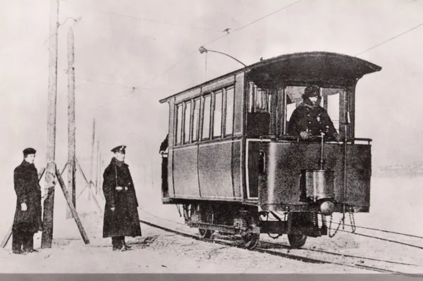 Spårvagn på isen i floden Neva (1895-1900) — Stockfoto