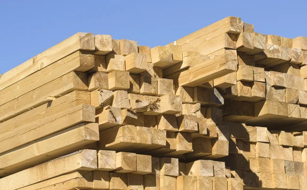 Montón de tablas de madera . — Foto de Stock