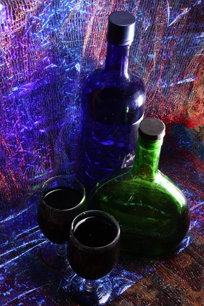 Butelki i okulary — Zdjęcie stockowe