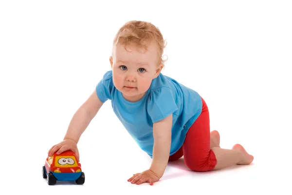 Портрет ребенка с игрушечной машиной — стоковое фото