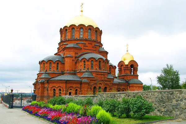 Alexander Nevski kerk in novosibirsk — Stockfoto
