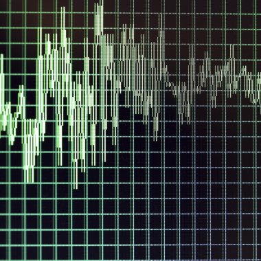 grafiğin üstünde bir bilgisayar