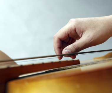 gitar çalmak