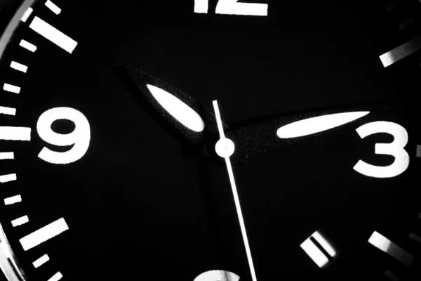 Fekete-fehér óra. — Stock Fotó