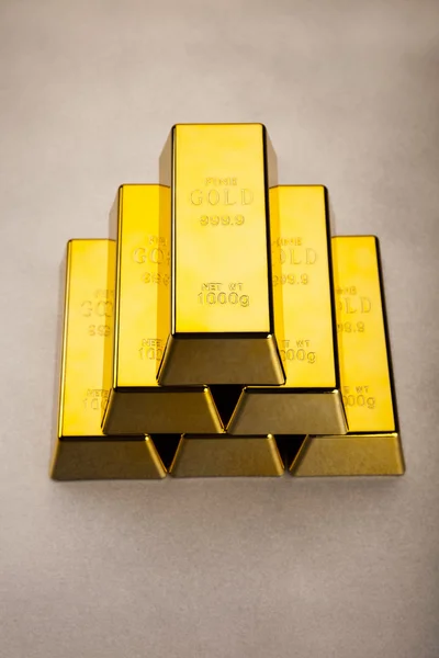 Pirámide de oro —  Fotos de Stock