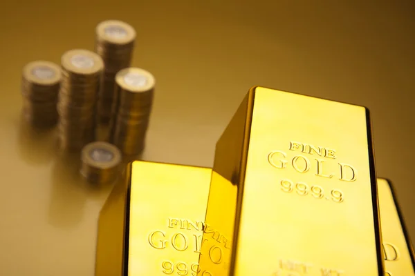 Zlaté cihly a mince — Stock fotografie