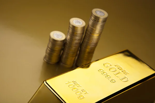 Guldtackor och mynt — Stockfoto
