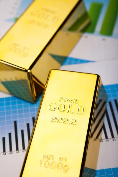 Zlatých ingotů na grafu — Stock fotografie