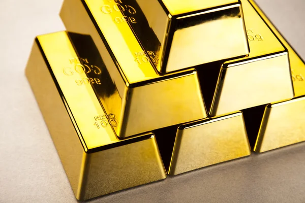 Pirámide de barras de oro —  Fotos de Stock