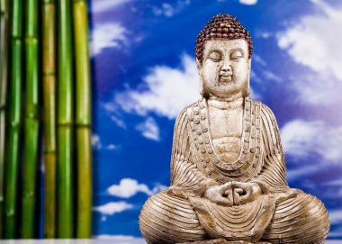 Buda heykeli ve bambu ile natürmort