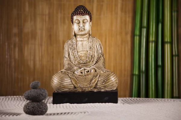 Buddha statue and bamboo — Stock Photo, Image